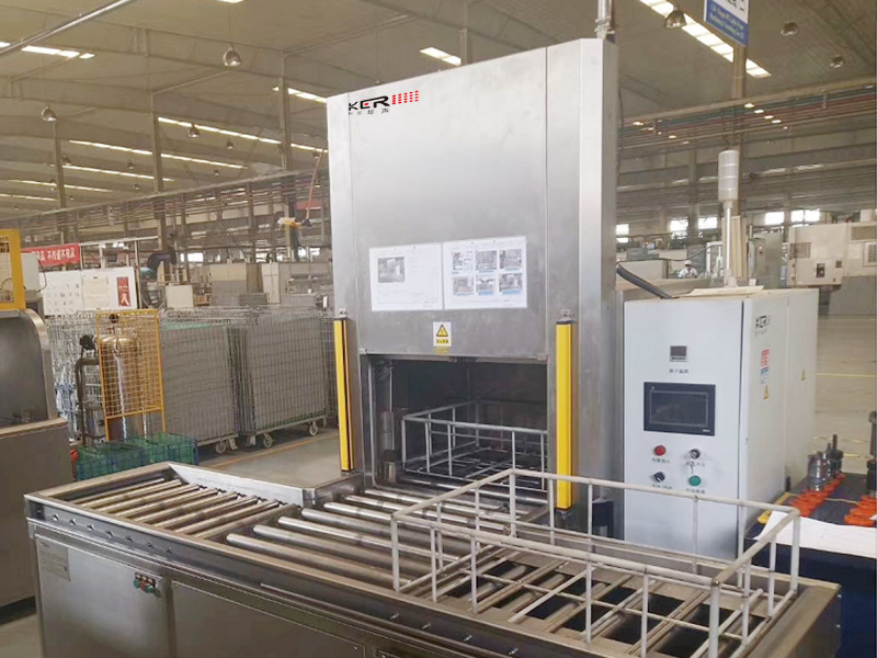 單工位旋轉(zhuǎn)噴淋清洗機(jī)工作使用特點